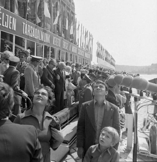 Légi- és vízi parádé, Budapest (1960-as évek vége) Forrás: fortepan.hu