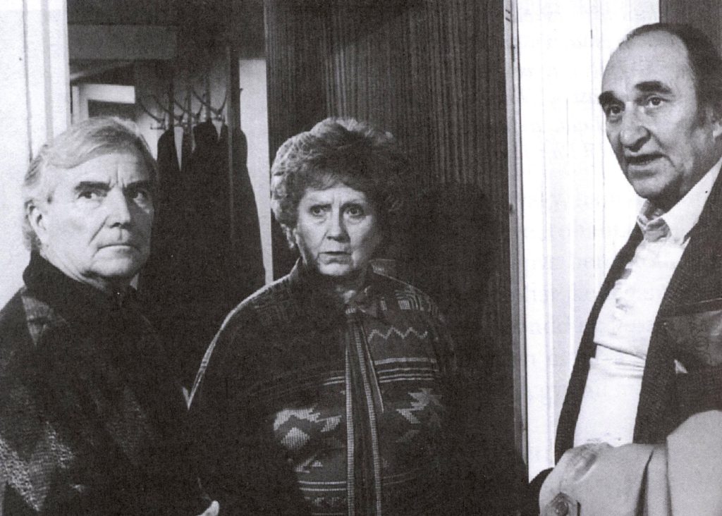 Részlet a Szomszédok c. teleregényből, balról jobbra: Zenthe Ferenc, Komlós Juci, Raksányi Gellért) (Forrás: kinetograf.blog.hu)