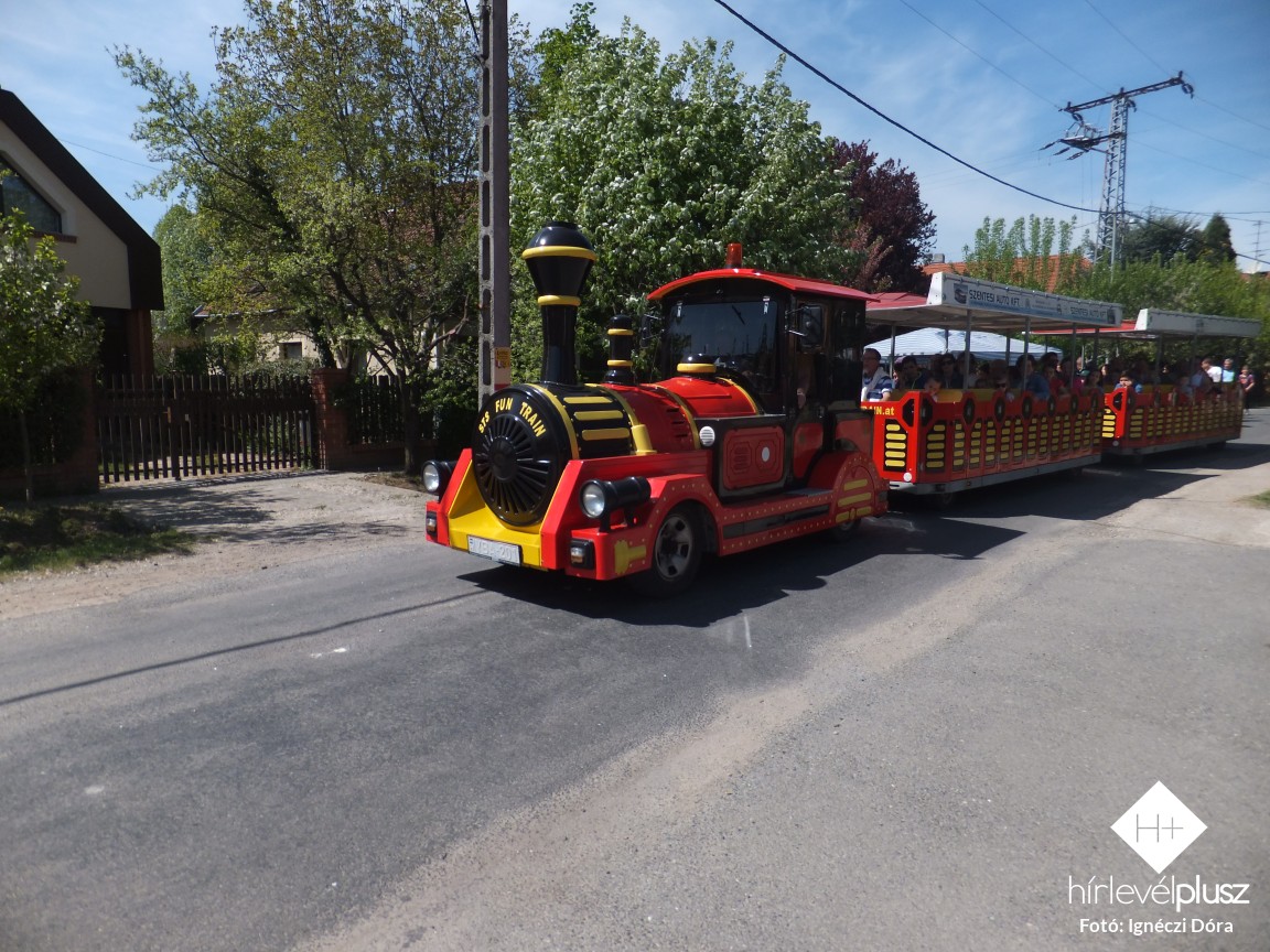 A 2015-ös Herényi Virágút szombati életképei (képsorozat)