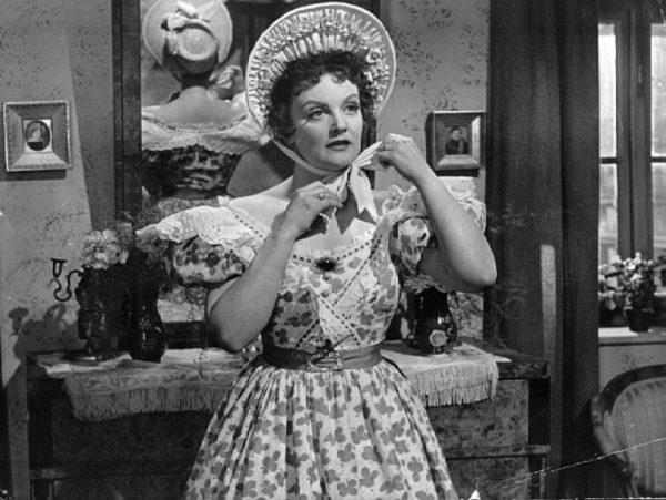 Tolnay Klári (kép: www.urania-nf.hu)