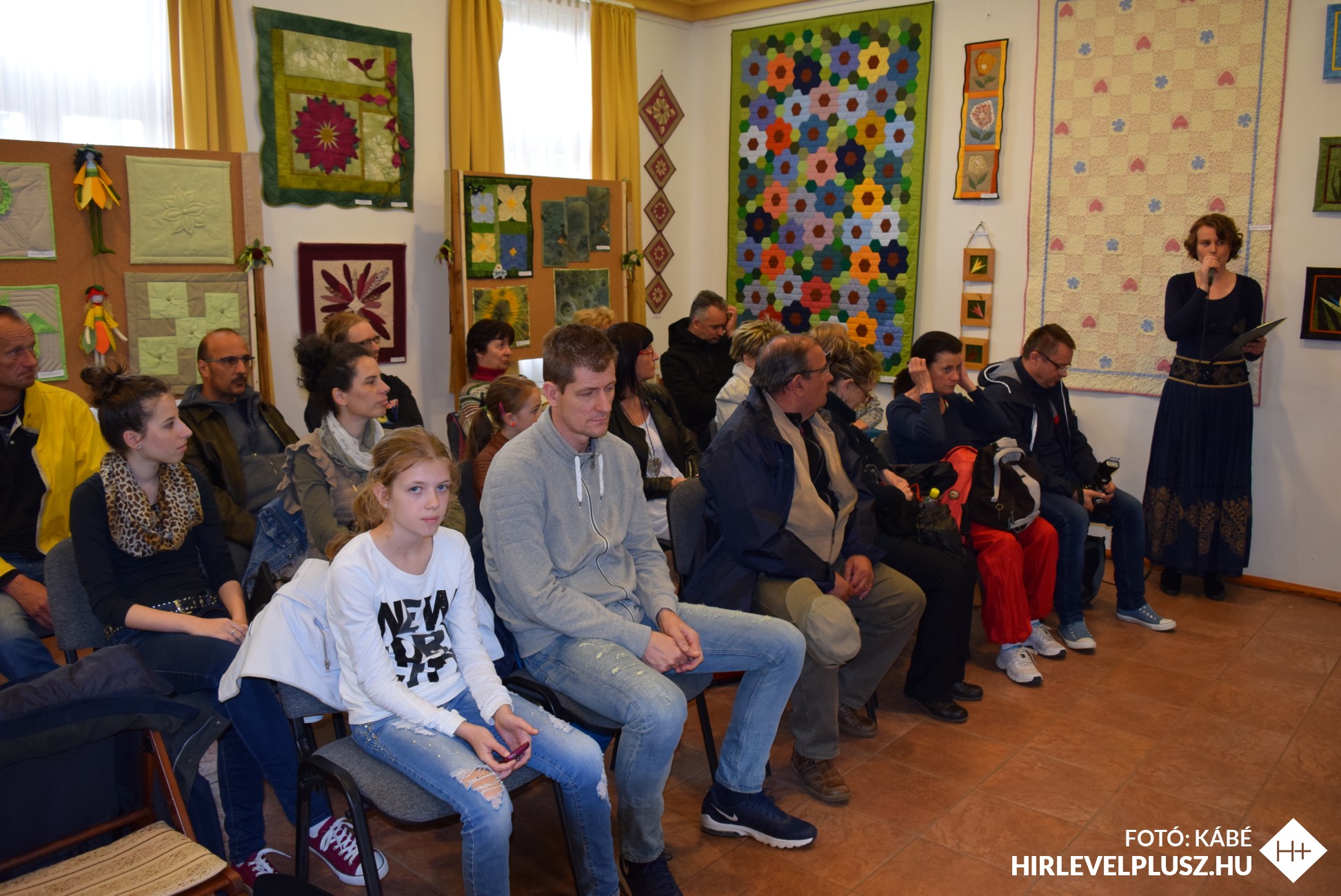 A viselet varázsa – divatbemutató a Herényi Virágúton (galéria)