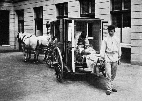 Képünk illusztráció. Mentősök Berlinben 1900 körül. (Forrás: wikipedia.org)