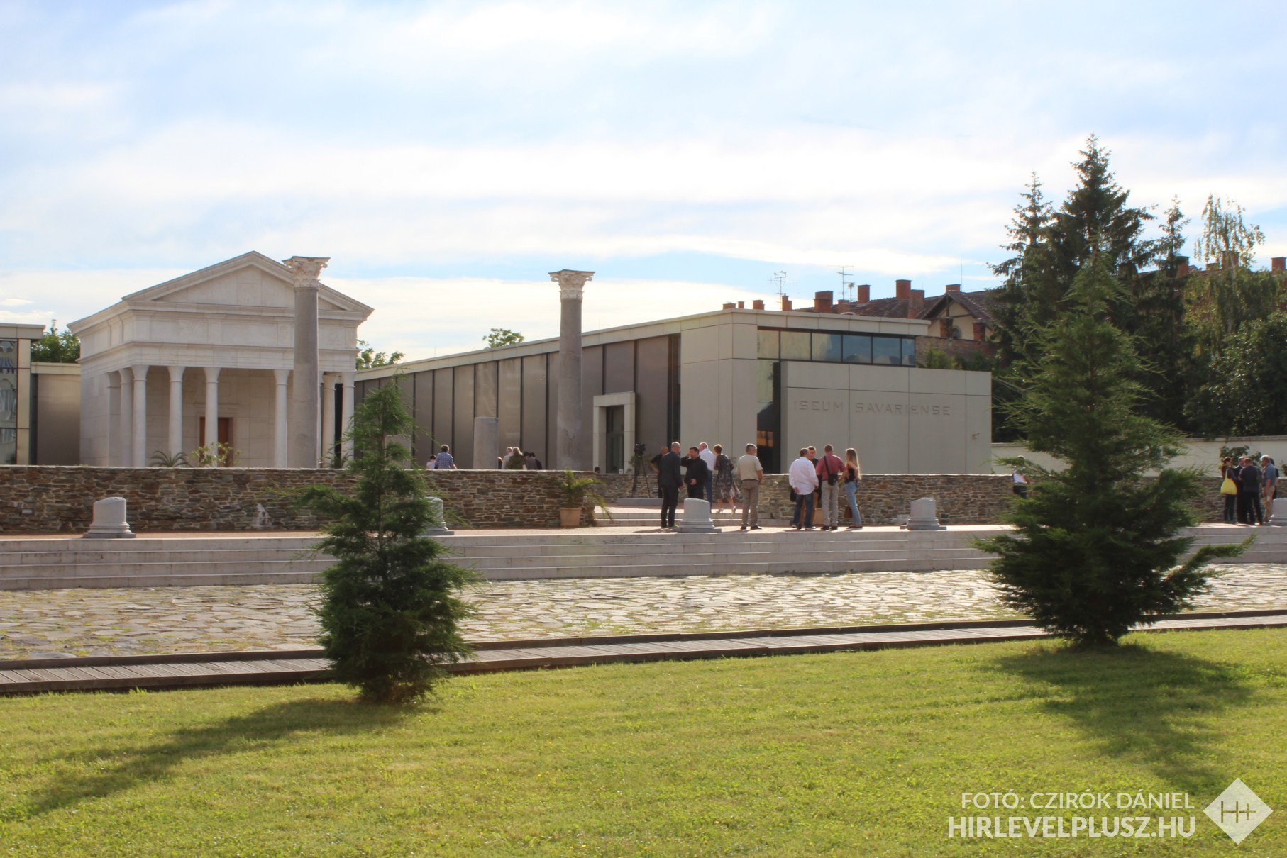 Megnyitott a Szent Márton-Pannónia kiállítás a szombathelyi Iseumban