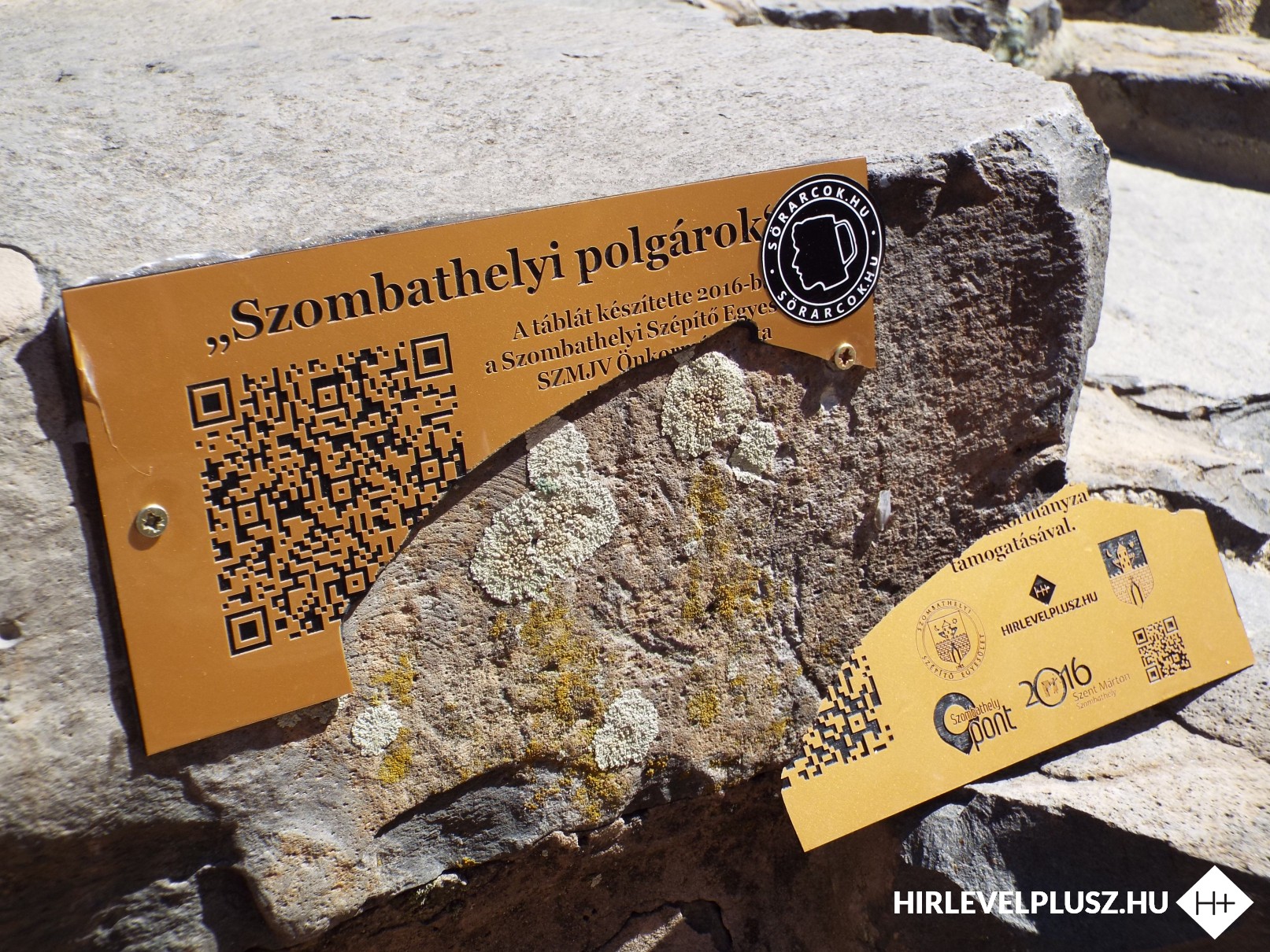 Egy QR-kódos tábla kálváriája: csütörtökön átadva, pénteken letörve