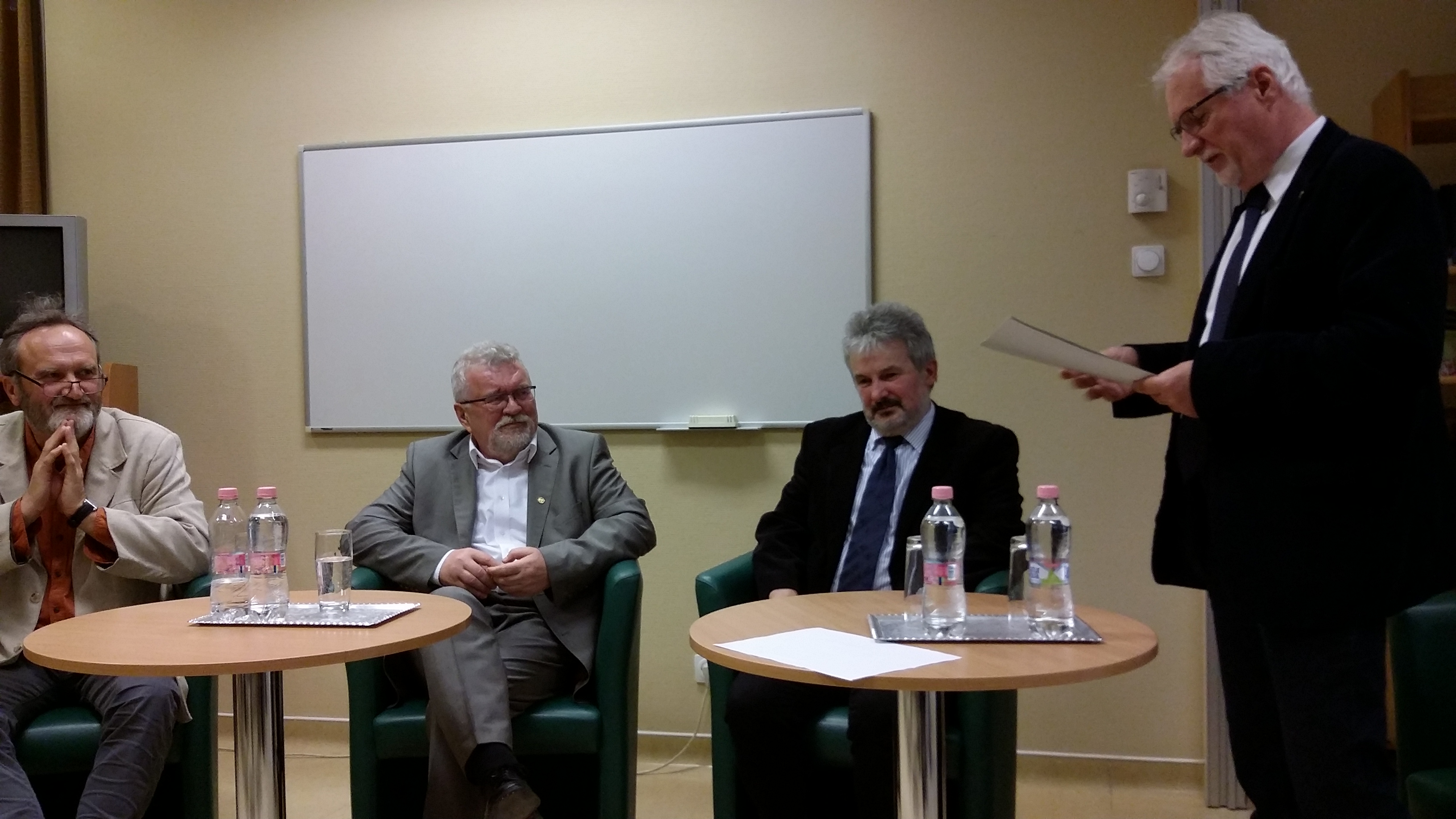 Az ELTE helyben van – BTK kerekasztalt rendeztek az egyetemi könyvtárban