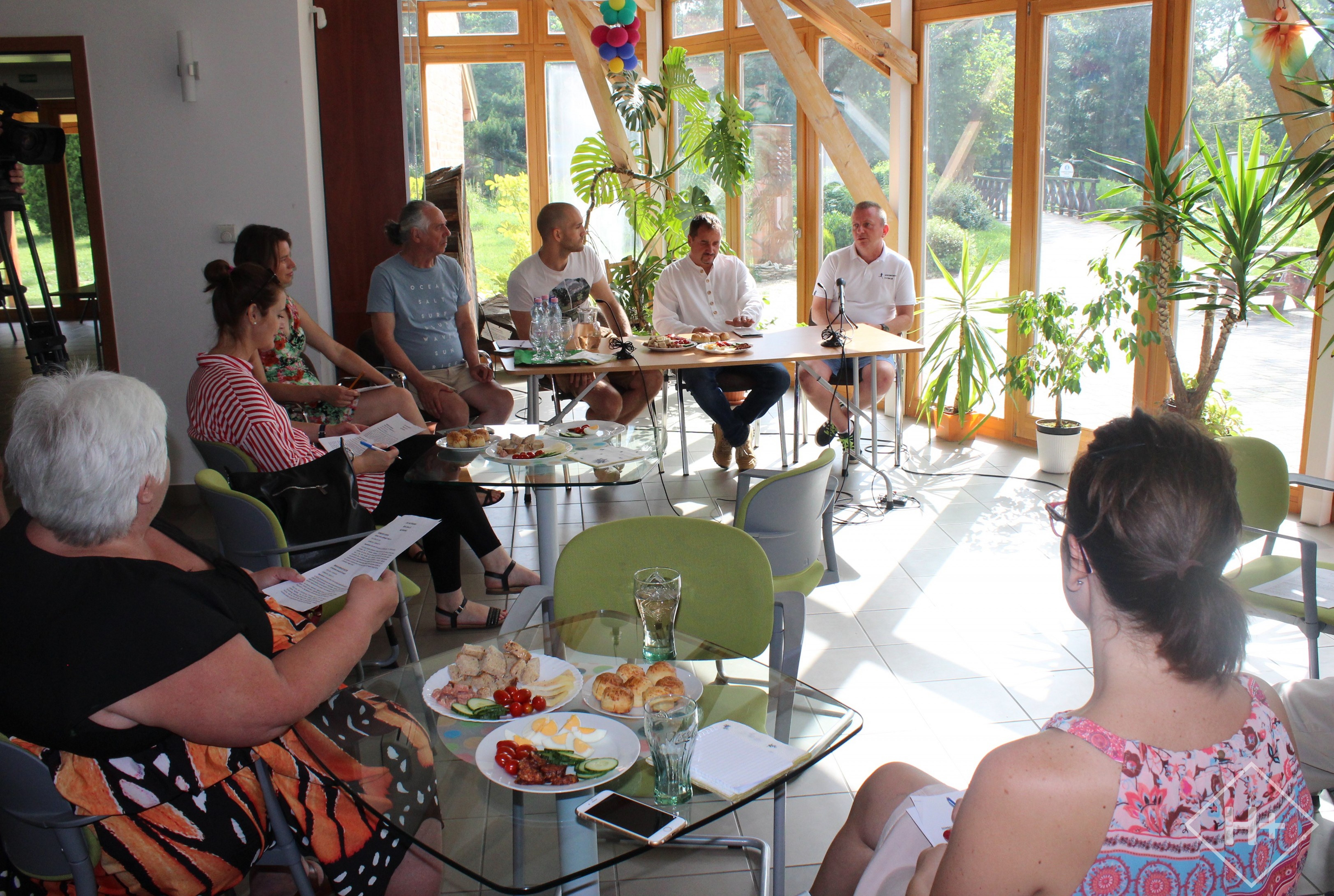 Nyárkezdő civil sajtóreggeli a Kámoni Arborétumban