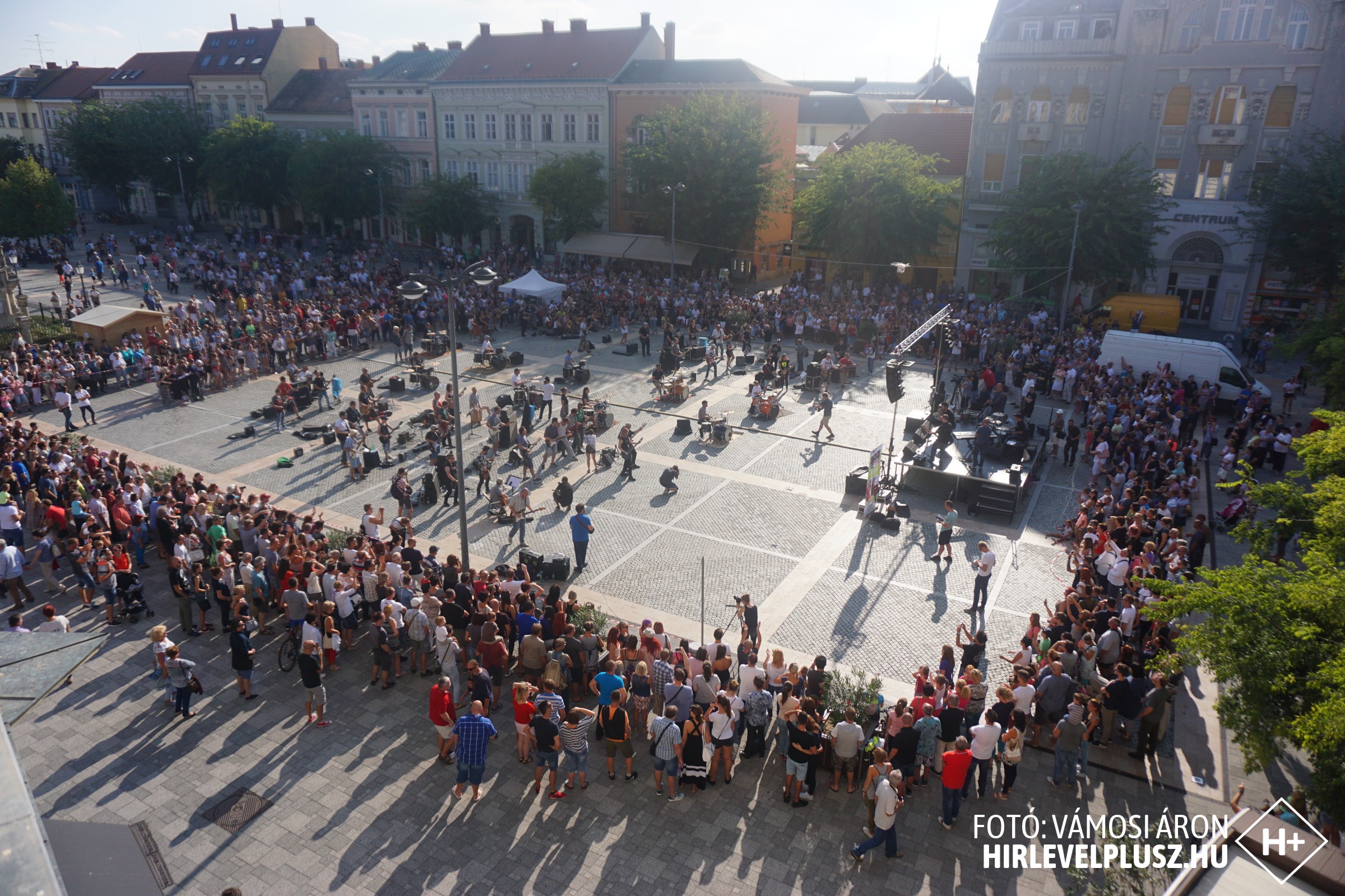 A dal a miénk – közel kétszáz zenész játszott a szombathelyi Fő téren