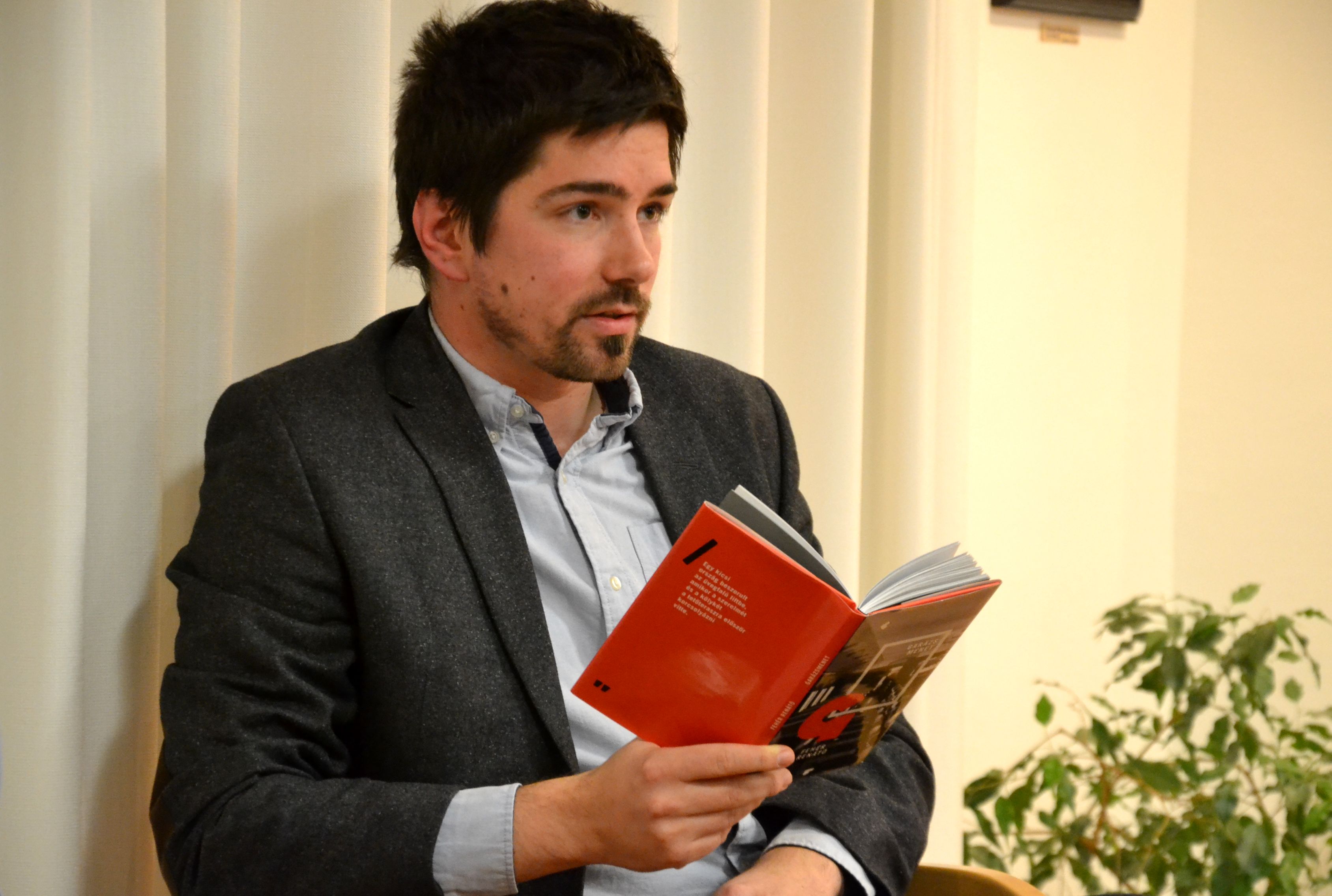 Telt házas Bájoló: Fehér Renátó költő volt a programsorozat vendége