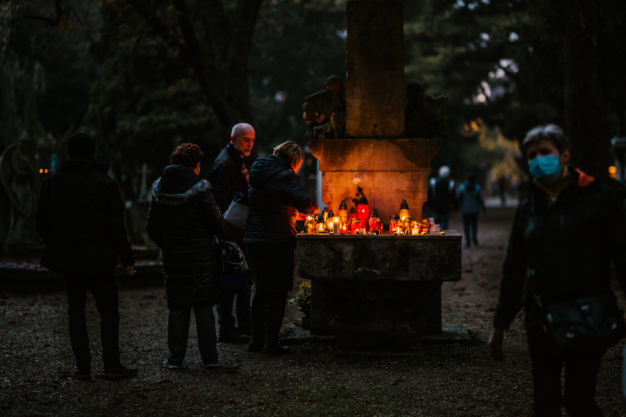 Kegyeleti sétát tartottak a szombathelyi Szent Márton temetőben