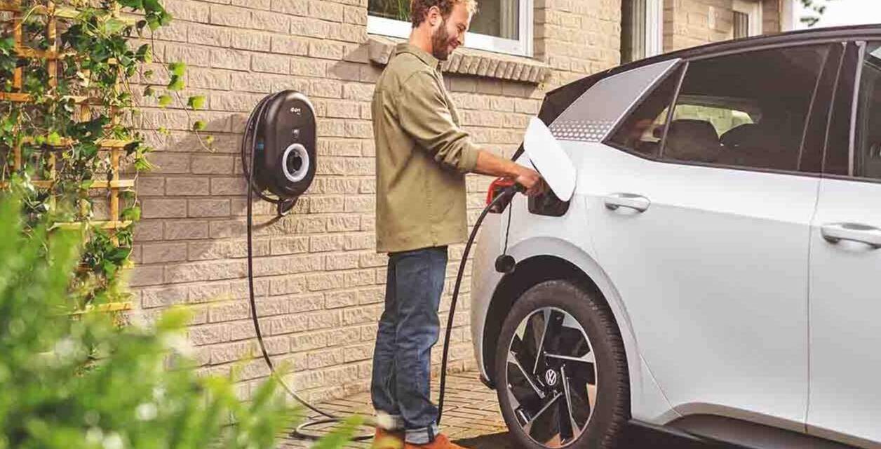 Sok a korlátozó tényező, de vennének elektromos autót a magyar fiatalok